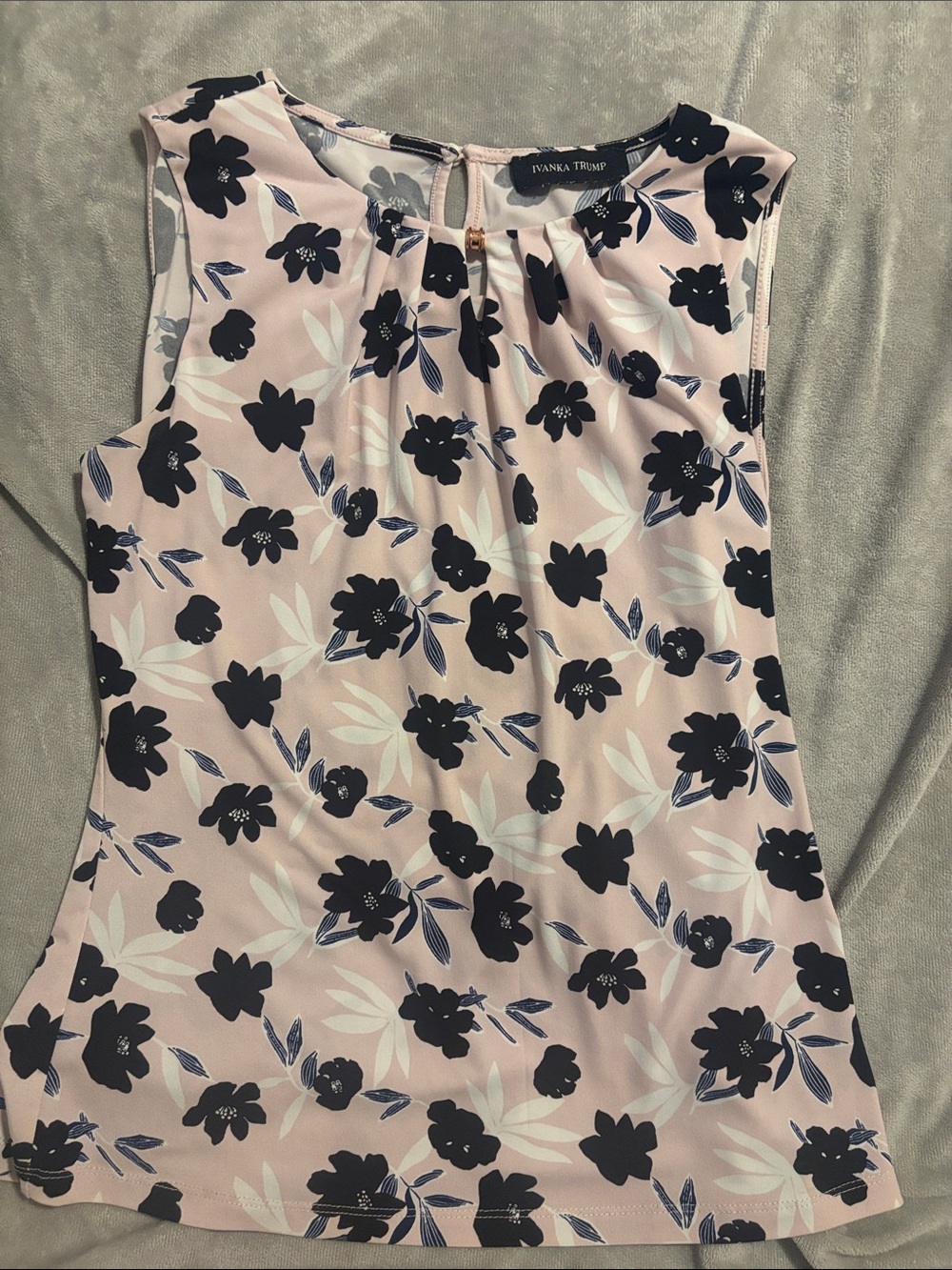 Ivanka Trump Light Pink Floral Keyhole Sleeveless Camisole